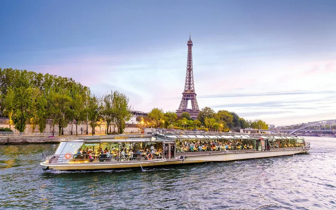 Bateaux Parisiens Seine River Dinner Cruise with French Premium Menu Image 1