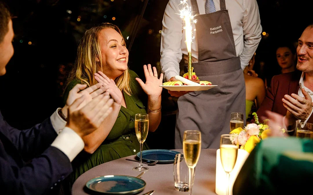 Bateaux Parisiens Seine River Dinner Cruise with French Premium Menu Image 3