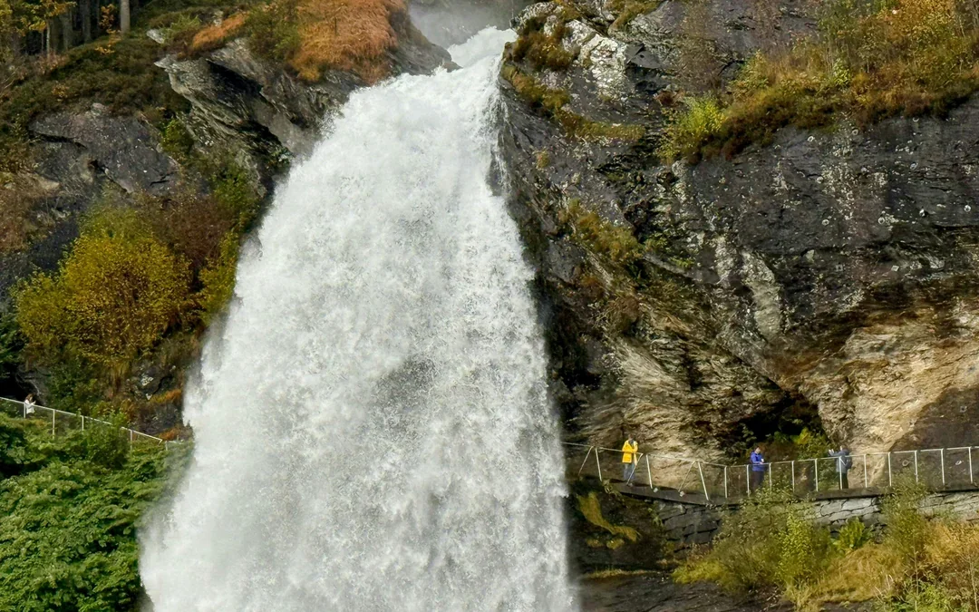 Bergen: National Park Folgefonna, Glacier Lake & walk behind Waterfall Image 2