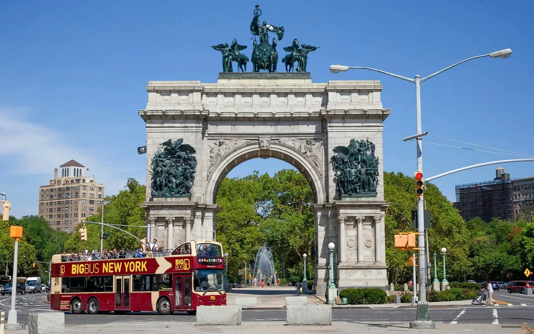 Big Bus: New York City Hop-on Hop-off Bus Tour Image 1