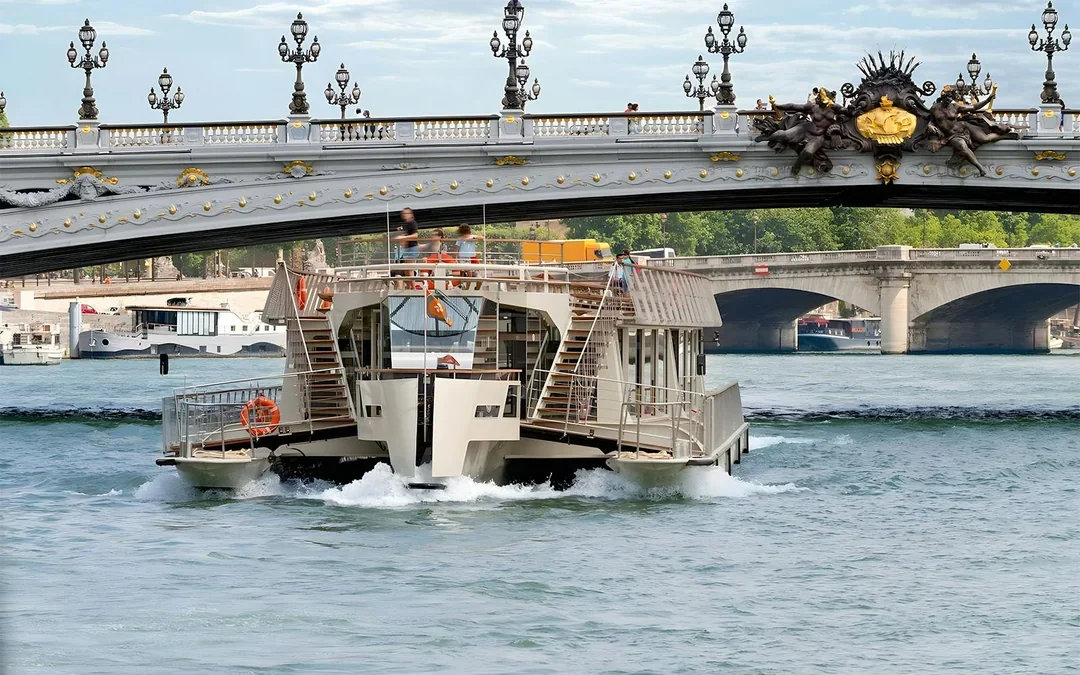 Big Bus: Paris Hop-On Hop-Off Bus Tour + Seine River Cruise Image 5