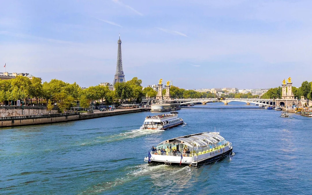 Big Bus: Paris Hop-on Hop-off Bus Tour with Optional Seine River Cruise Image 11