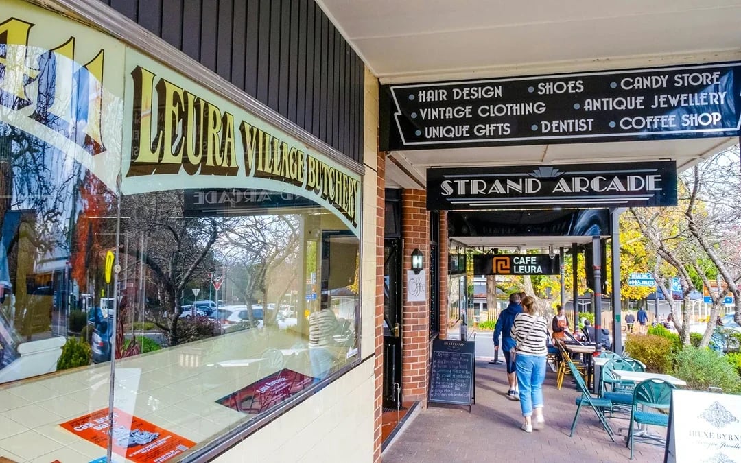 Blue Mountains Tour: Scenic World, Featherdale Wildlife Park & Harbour Ferry Return Image 9