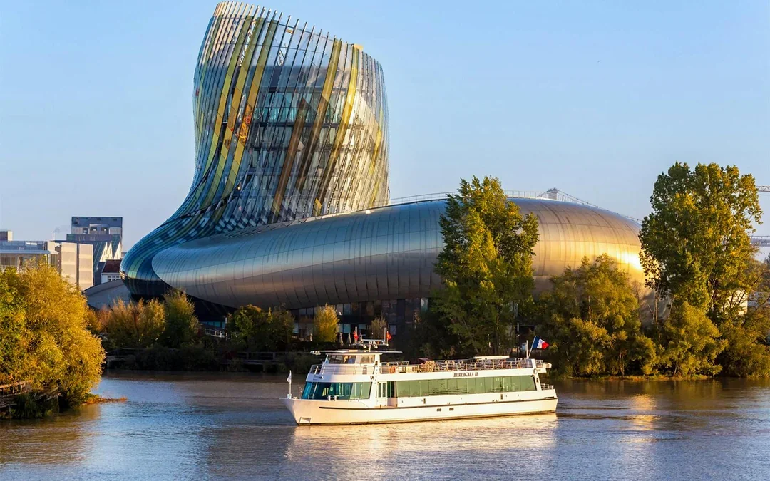 Bordeaux River Cruise with live commentary Image 1