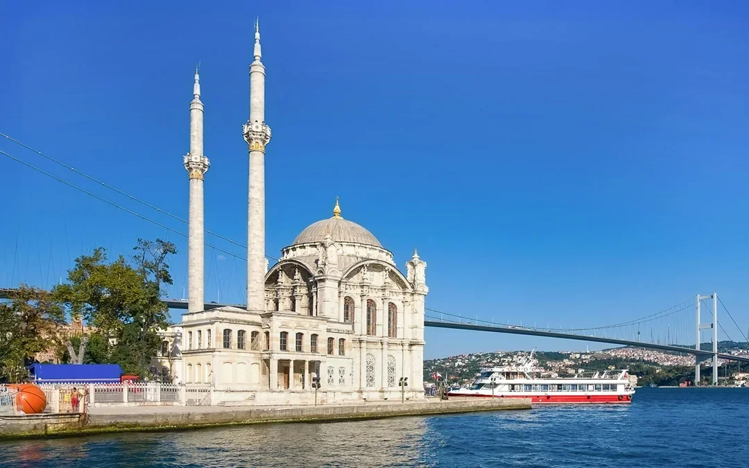 Bosphorus Private Cruise on Luxury Yacht Image 5