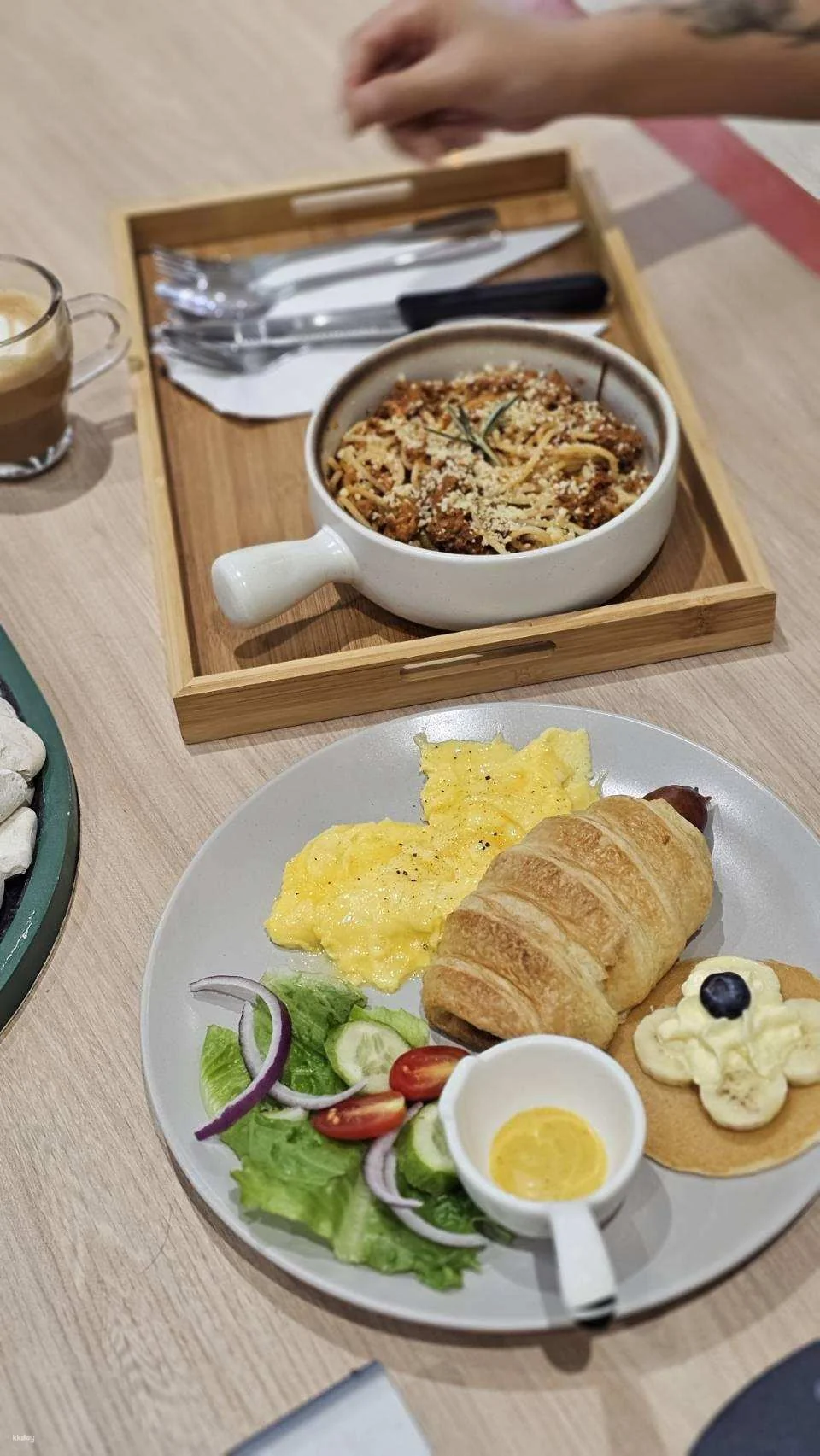 Breakfast with Cats in Bangkok Asok | Morning Cat Cafe Experience (08:00-12:00 noon)