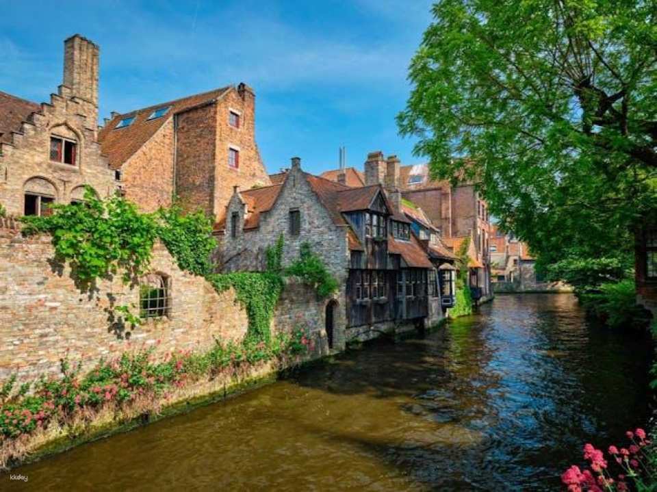 Bruges surprise walk with a Local