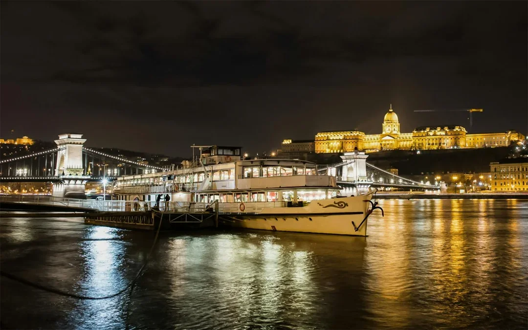 Budapest Danube River Dinner Cruise with Drinks & Live Music Image 2