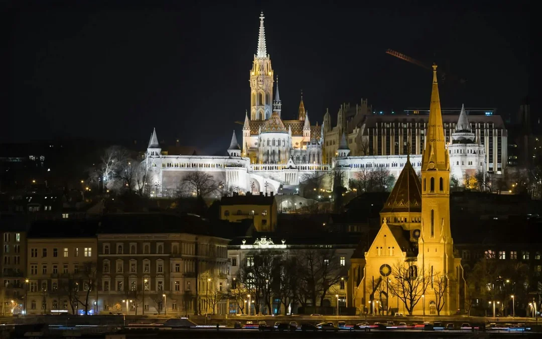 Budapest Danube River Dinner Cruise with Drinks & Live Music Image 11