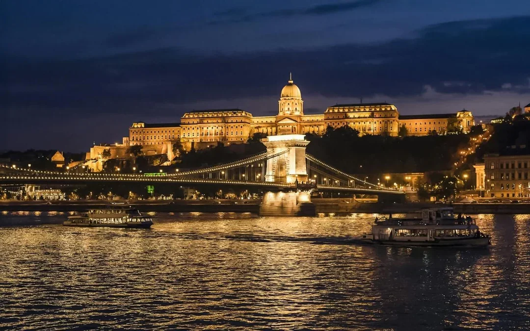Budapest Danube River Dinner Cruise with Drinks & Live Music Image 5