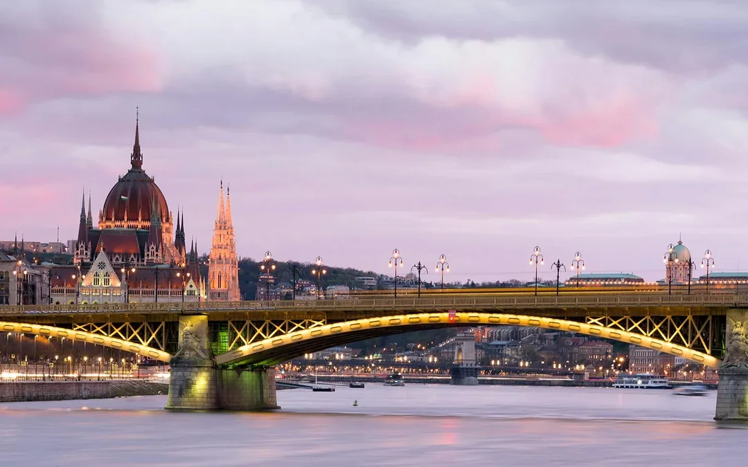 Budapest Danube River Sightseeing Cruise with Drinks Image 2