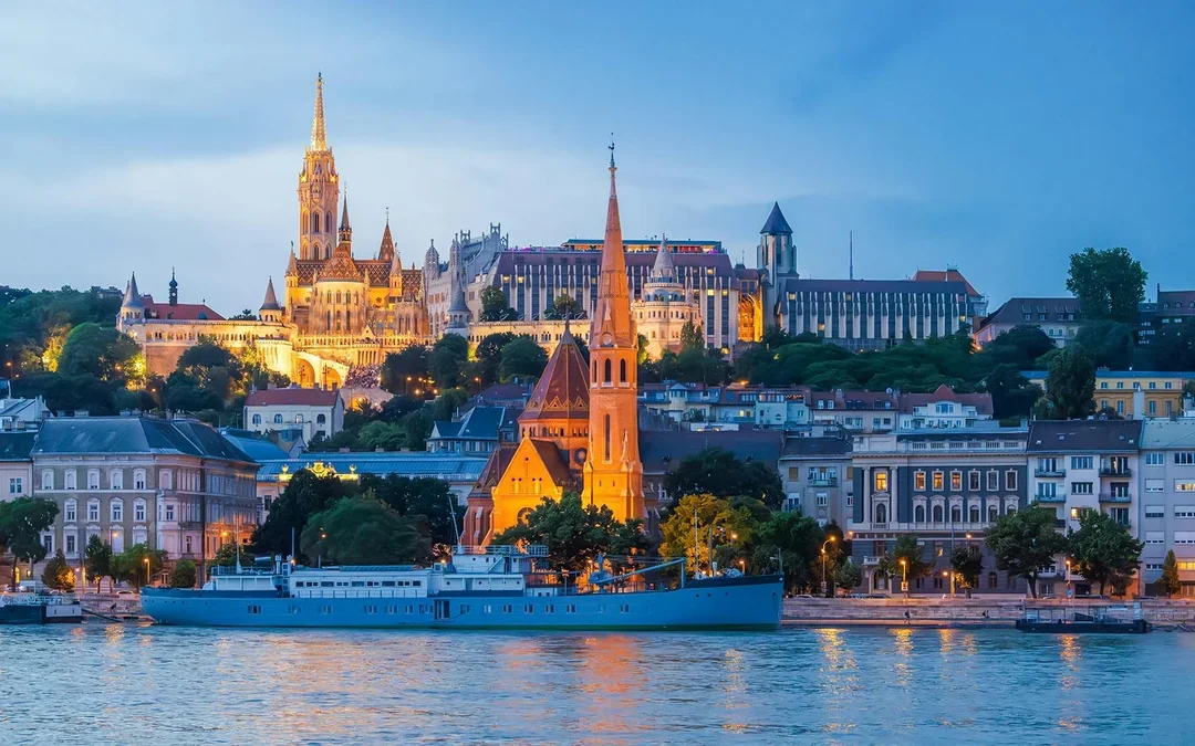 Budapest Danube River Sightseeing Cruise with Drinks Image 4