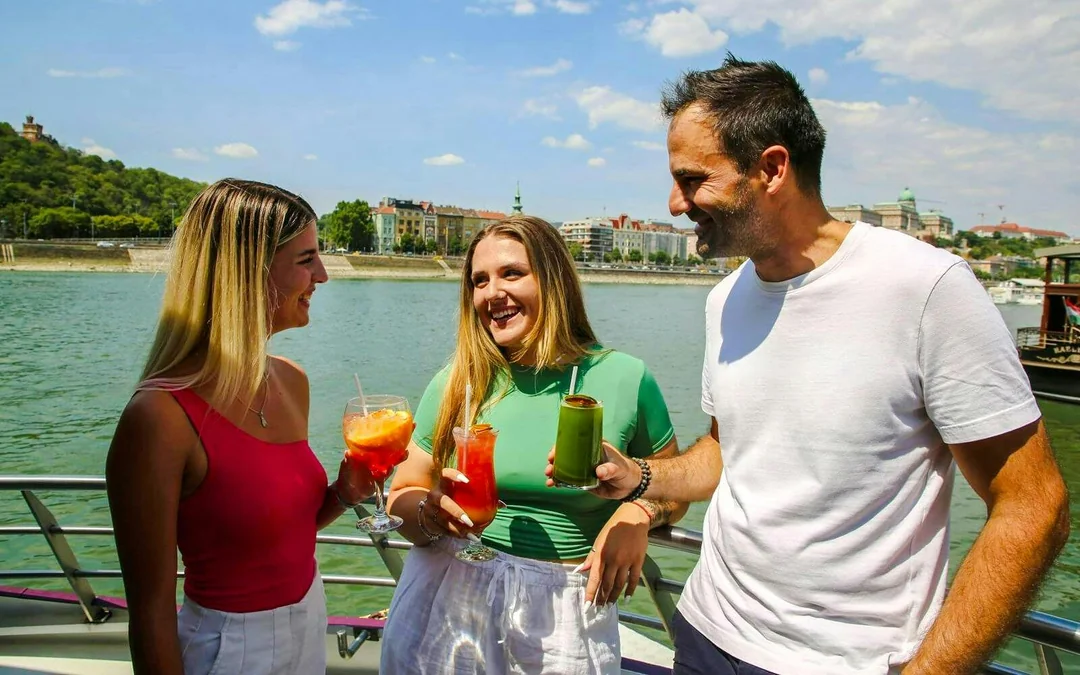 Budapest Danube Sightseeing Cruise with Zero-Alcohol Drinks and Wellness Beverages Image 2