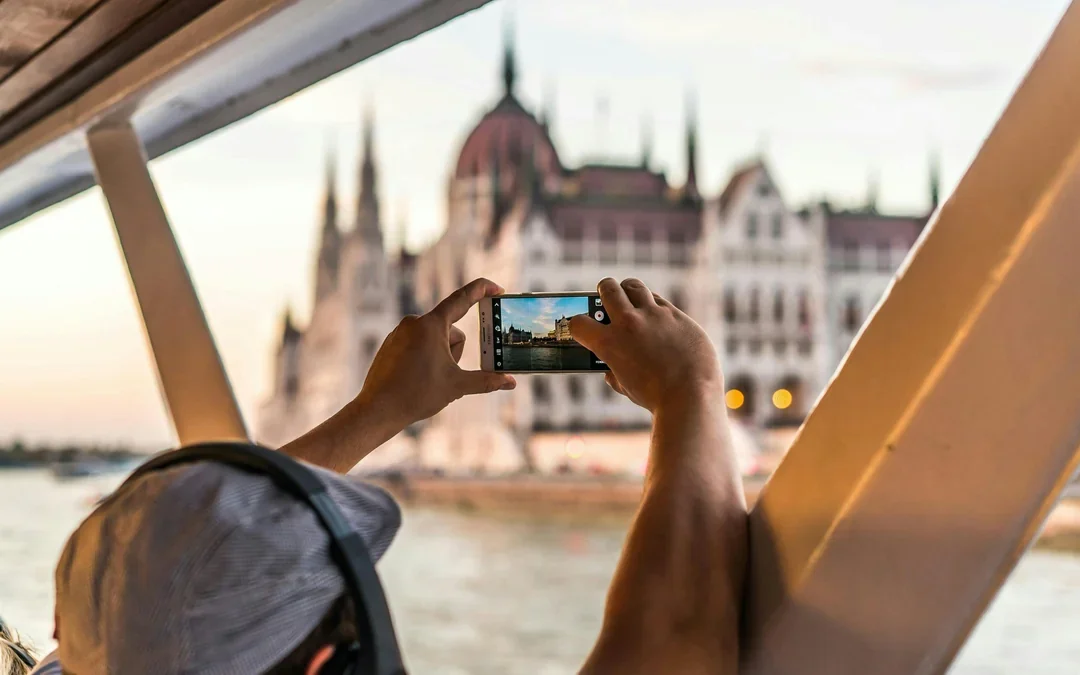 Budapest Daytime Hop-on Hop-off Cruise with welcome drink Image 4