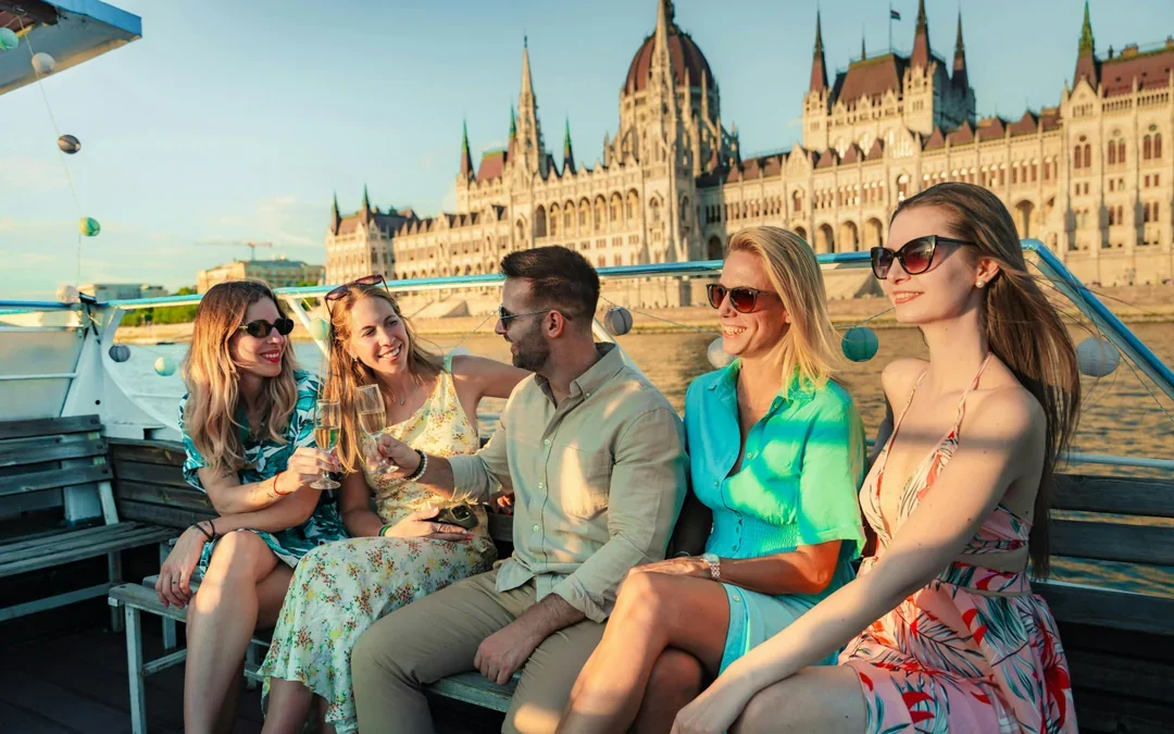 Budapest Daytime Hop-on Hop-off Cruise with welcome drink Image 5