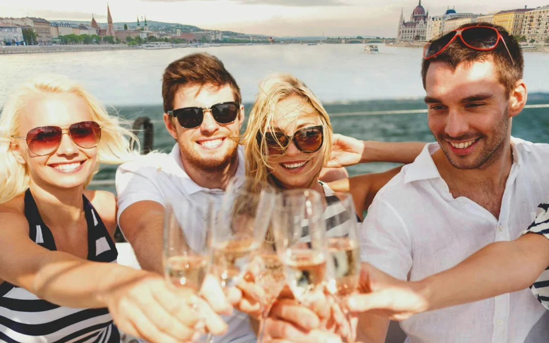 Budapest Daytime Hop-on Hop-off Cruise with welcome drink Image 7