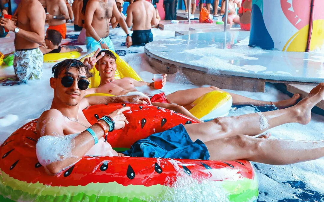 Cancun: Coco Bongo Beach Party – Ultimate Pool & Beach Experience Image 4