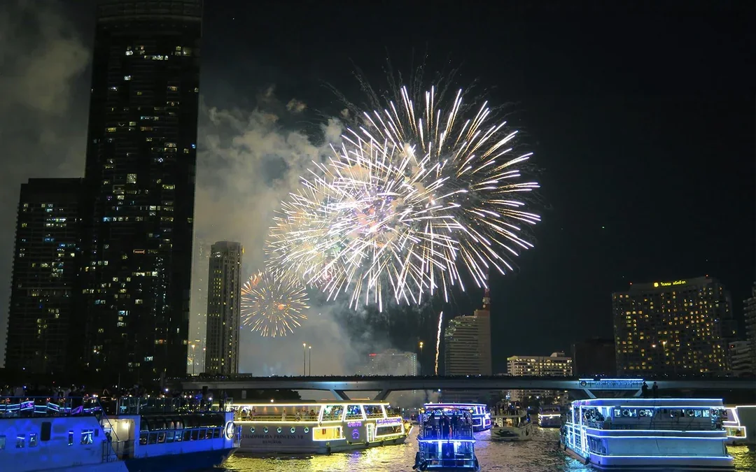Chao Phraya Princess Cruise with Buffet Dinner & Live Music Image 6