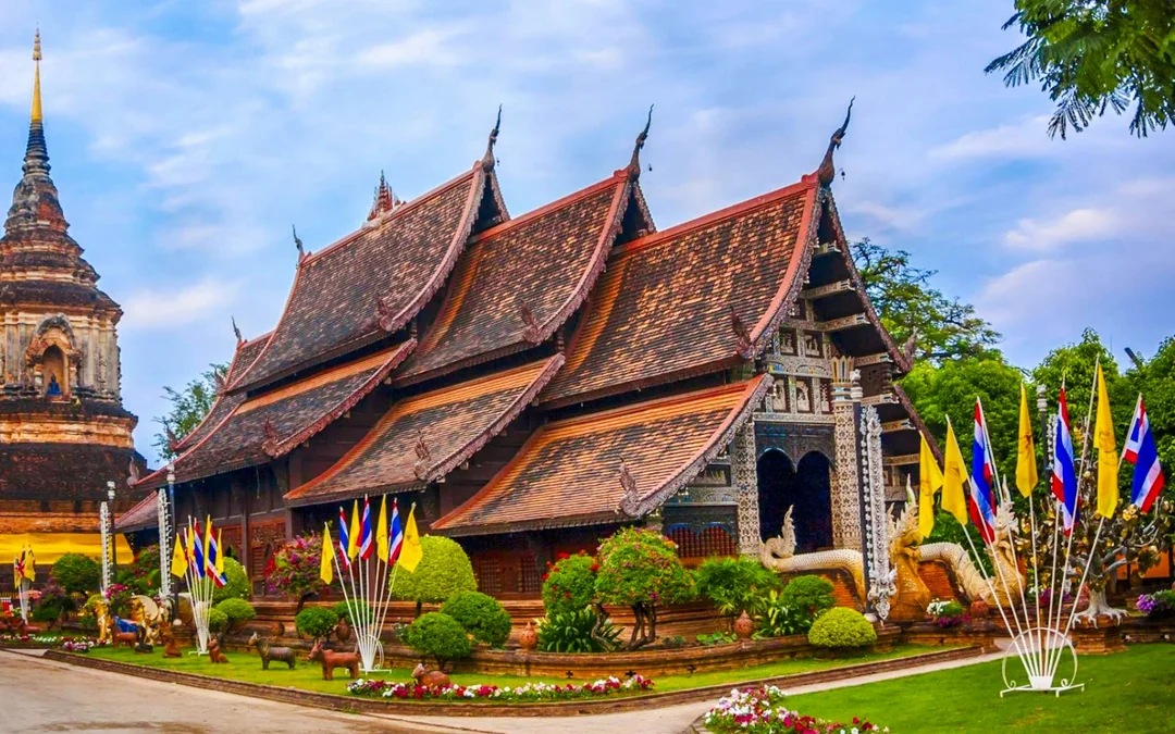 Chiang Mai Thai Costume Photoshoot at Wat Phra Singh Image 2