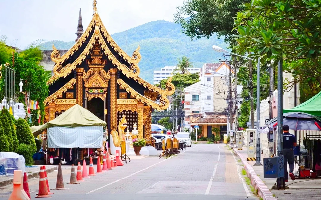 Chiang Mai Thai Costume Photoshoot at Wat Phra Singh Image 5
