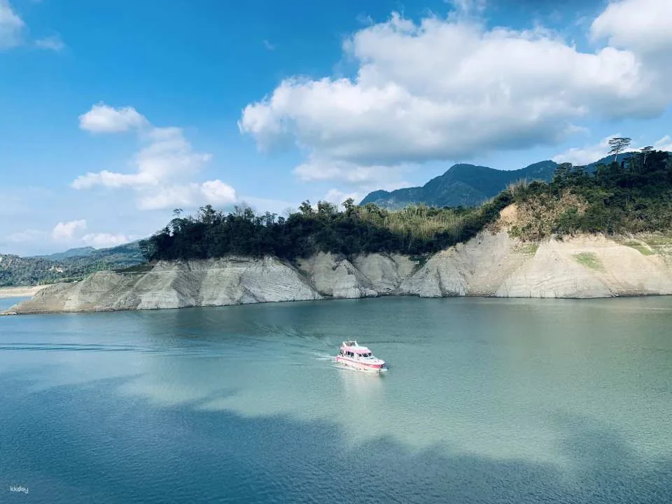 Chiayi Zengwen Reservoir sightseeing yacht