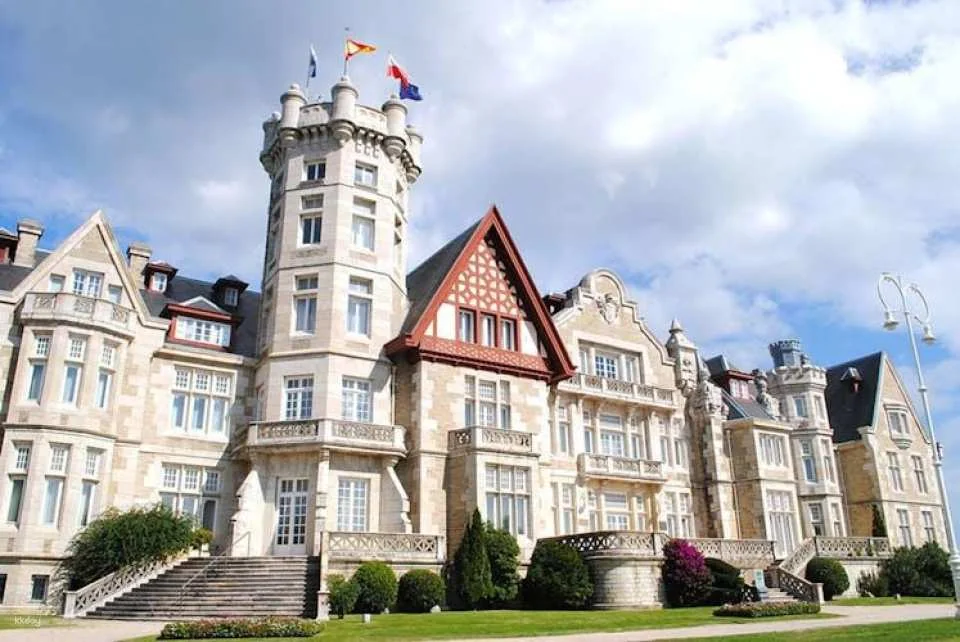 City Sightseeing 24-hour hop-on hop-off bus tour in Santander