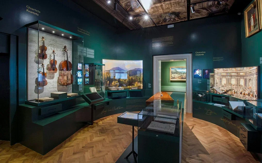 Combo: Lobkowicz Palace Tour + Prague Castle Tour Image 6