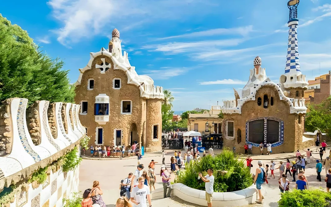 Combo: Park Güell + Sagrada Familia Skip-the-Line Guided Tour Image 2
