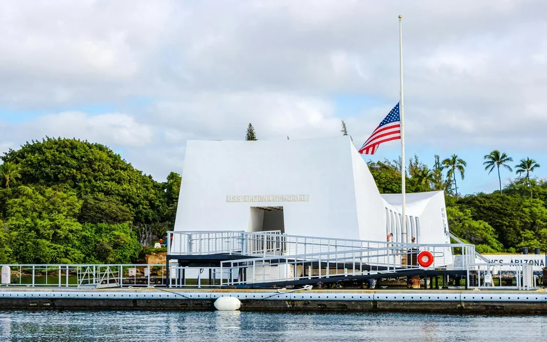 Combo: Pearl Harbor Tickets & Grand Circle Island Oahu Tour Image 3