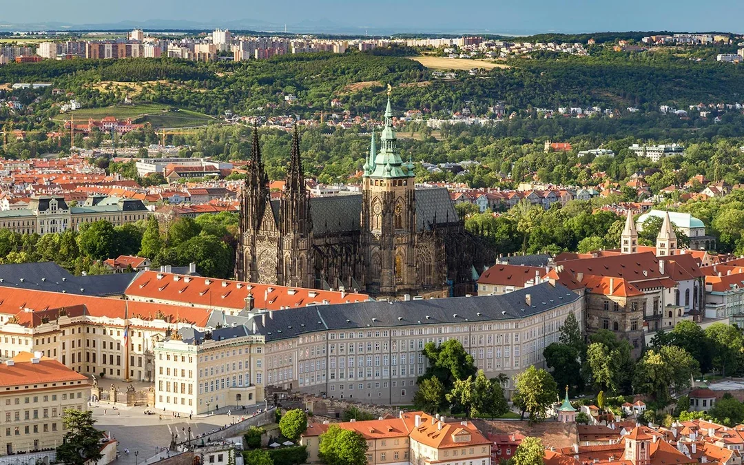 Combo: Prague Castle Guided Tour, River Cruise & Bus Transfer Image 7