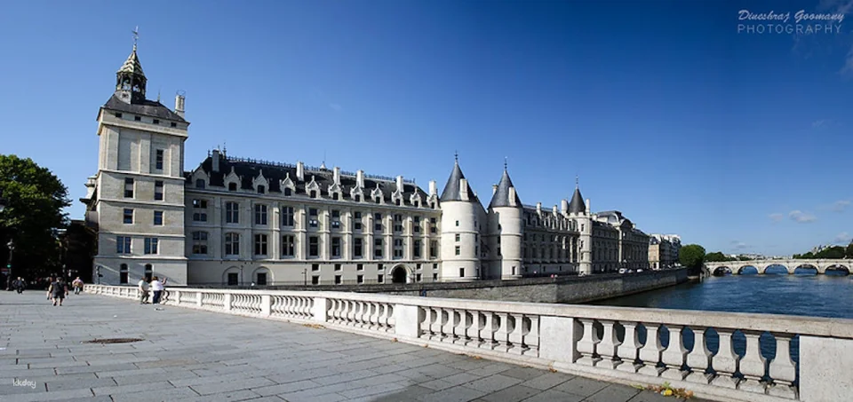 Conciergerie: Priority Entrance