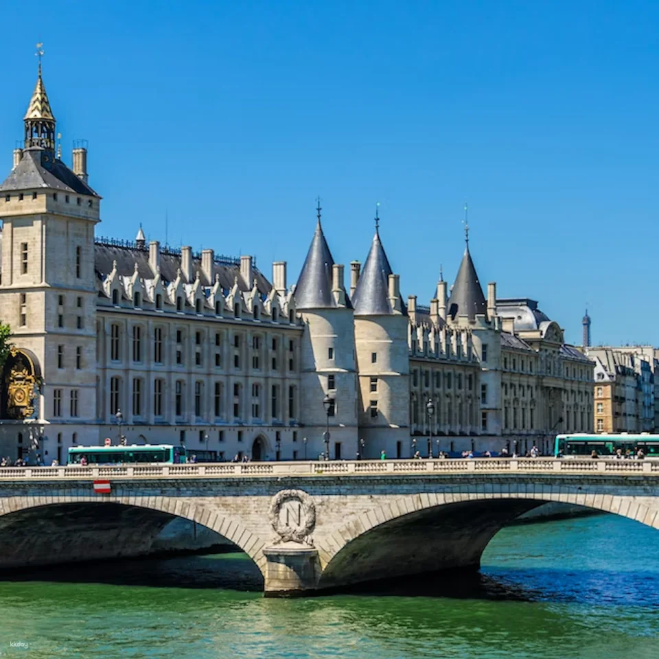 Conciergerie: Priority Entrance