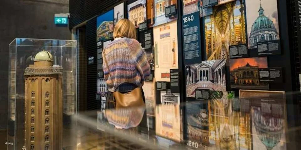 Copenhagen card-HOP with 40+ attractions and hop-on hop-ff bus