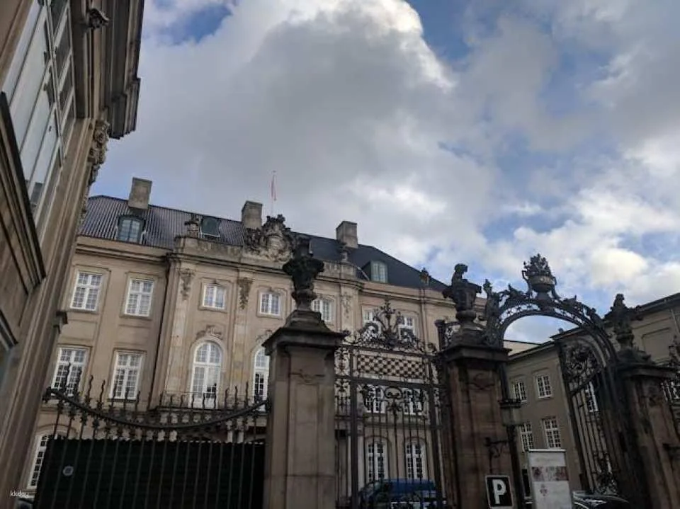 Copenhagen city game – the Little Mermaid and the Prince