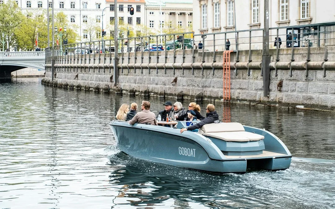 Copenhagen Small Group Canal Cruise on Electric Boats Image 12