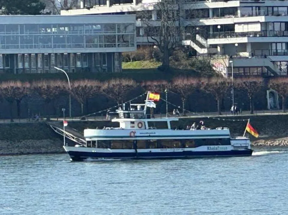 Cruise from Bonn Harbour to Königswinter with German live guide