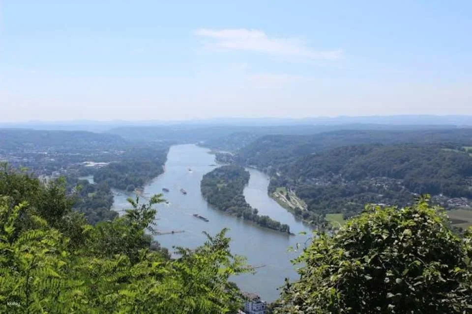 Cruise from Bonn Harbour to Königswinter with German live guide