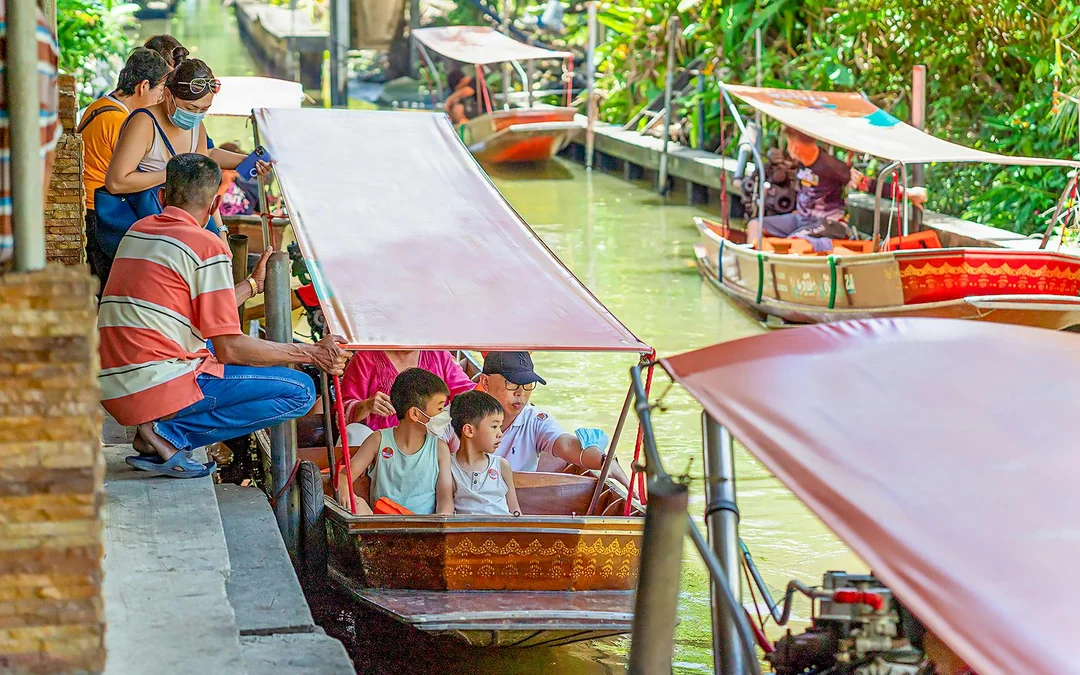 Damnoen Saduak Floating Market & Maeklong Railway Market Full-Day Guided Tour Image 8