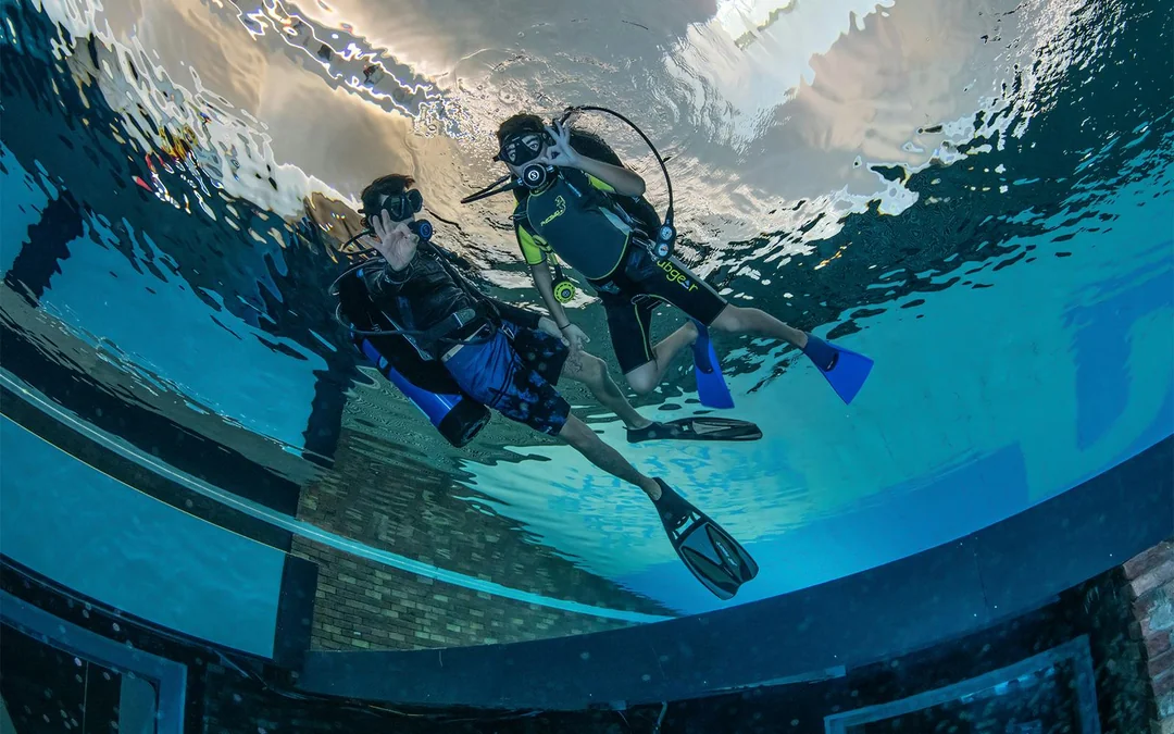 Deep Dive Dubai - Discover Scuba Diving for Beginners Image 3