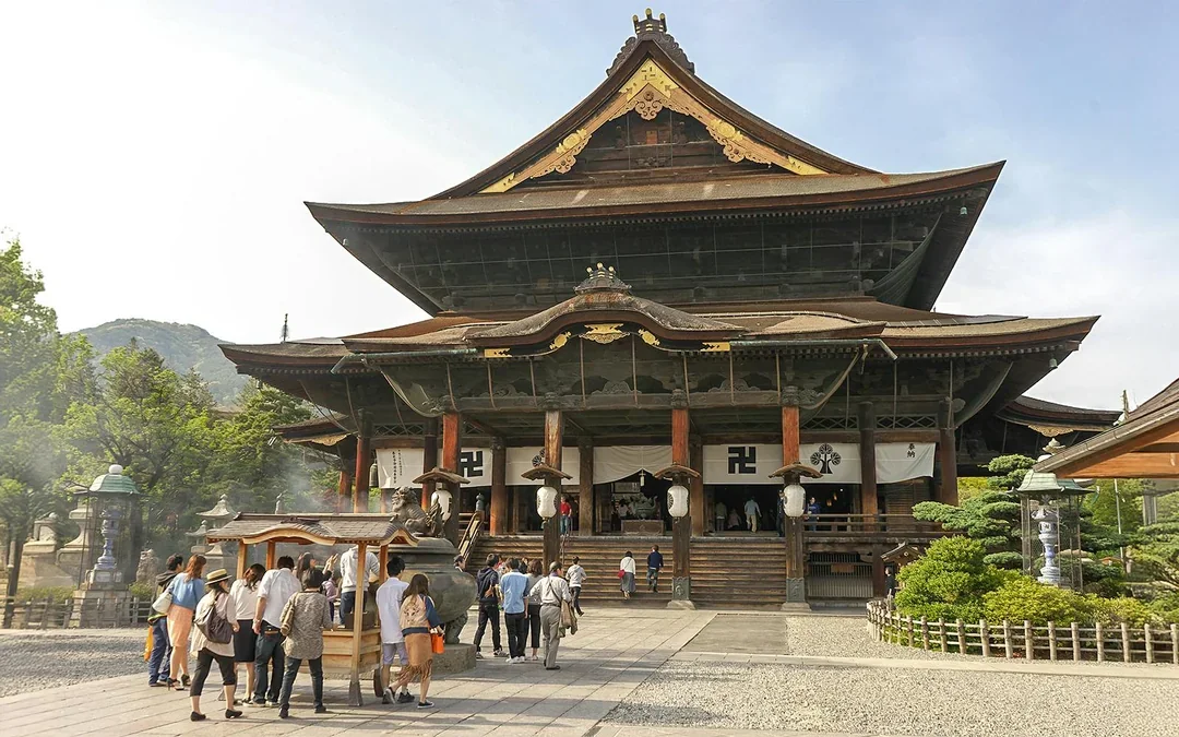 Discover Nagano: Zenko-ji, Sake Brewery & Snow Monkey Park Guided Tour Image 6