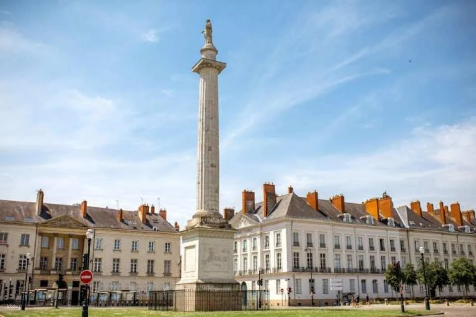 Discover Nantes in 60 minutes with a local