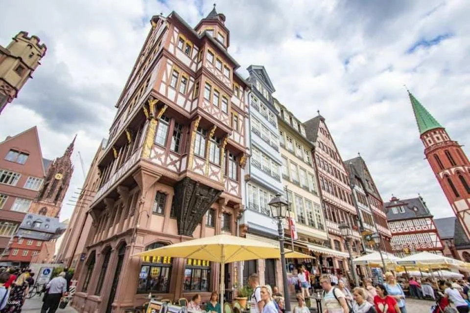 Discover the Instaworthy areas of Frankfurt with a local