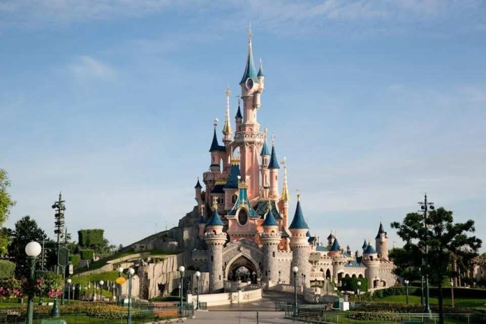 Disneyland® Paris tickets with transportation from Paris