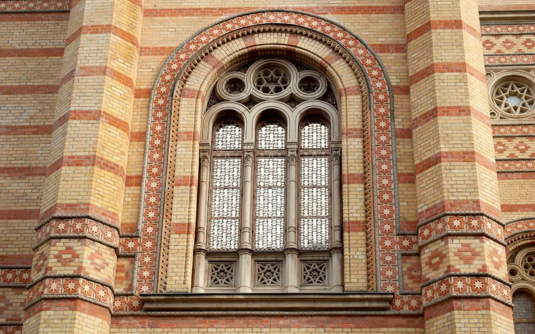Dohány Street Synagogue Complex Fast-Track Tickets and Official Guided Tour in Budapest Image 1