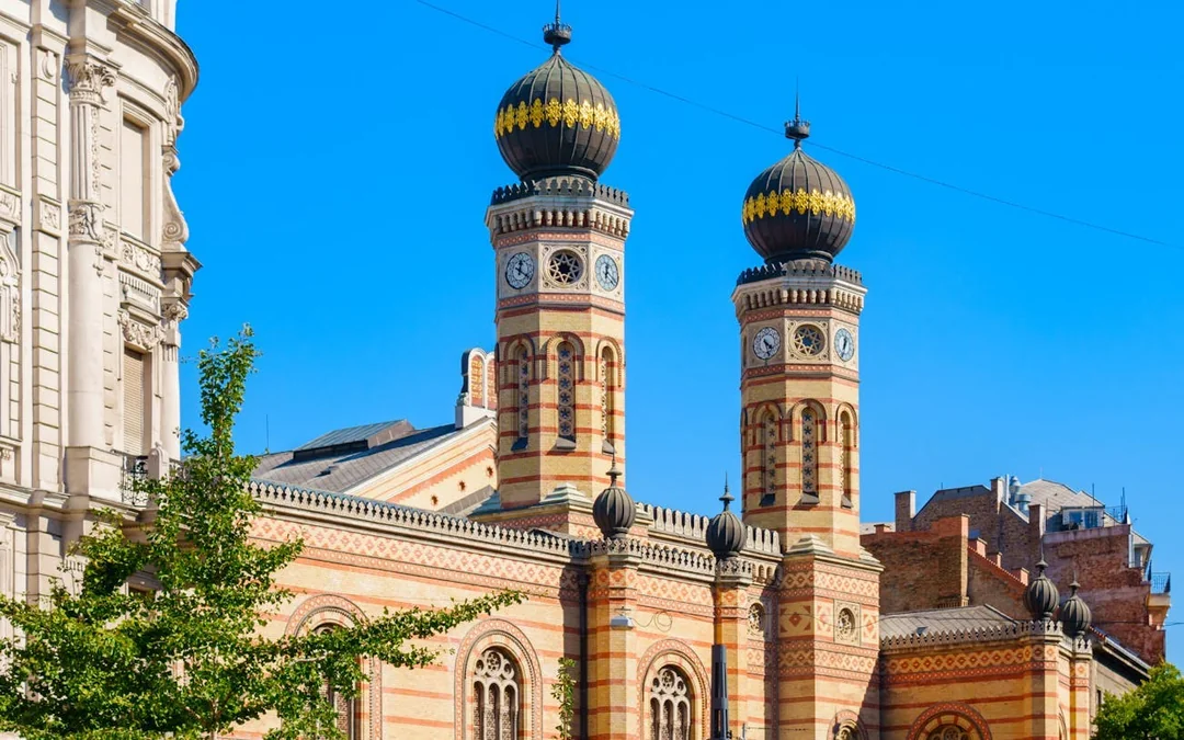 Dohány Street Synagogue Complex Fast-Track Tickets and Official Guided Tour in Budapest Image 3