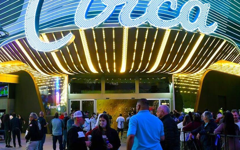 Downtown Las Vegas Self-Guided Bar Crawl 5 Bars, 5 Drinks, Poker Game and Prizes Image 1