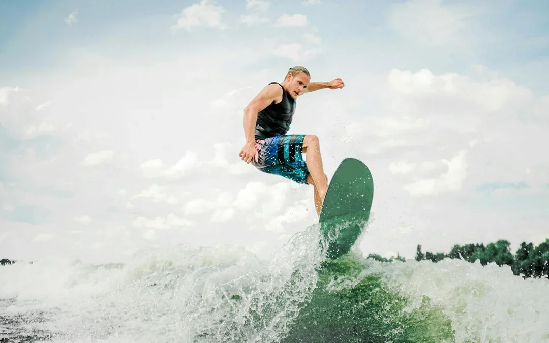 Dubai Marina Wakeboarding, Wakesurfing & E-Foil Experience Image 3