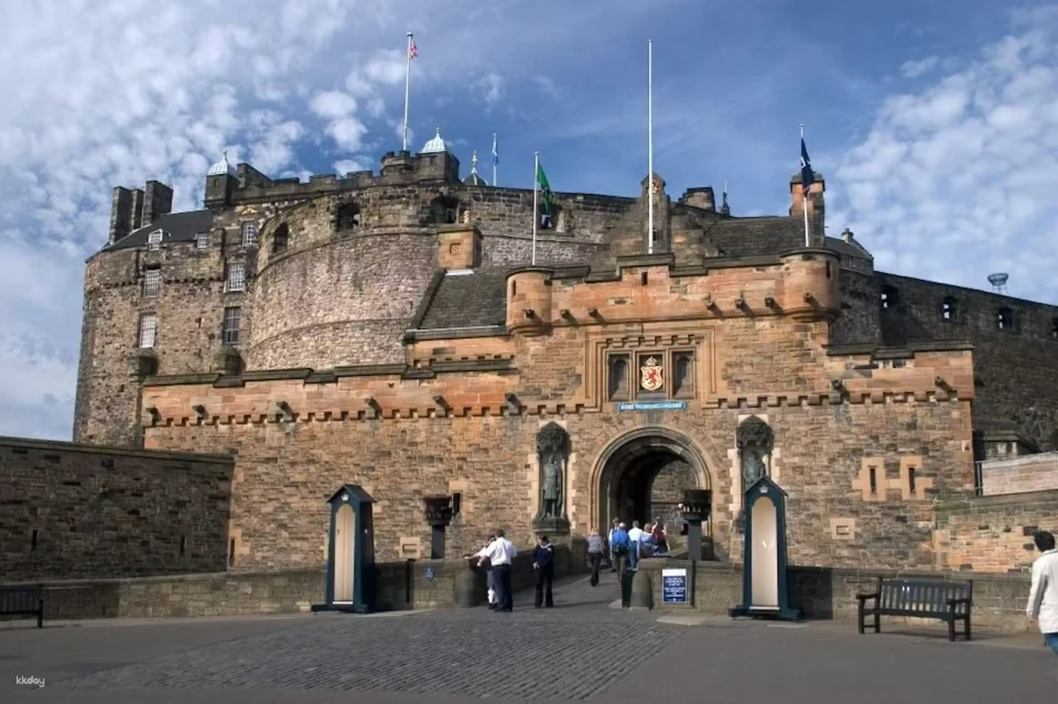 Edinburgh Castle | UK
