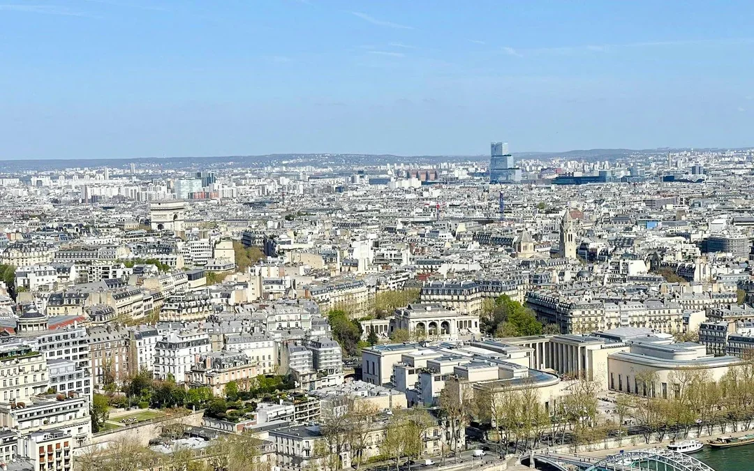 Eiffel Tower Ticket: Summit with Host + Audioguide Image 3