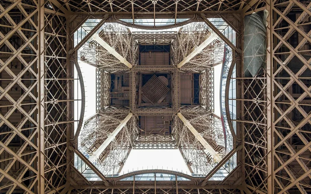 Eiffel Tower Ticket: Summit with Host + Audioguide Image 4